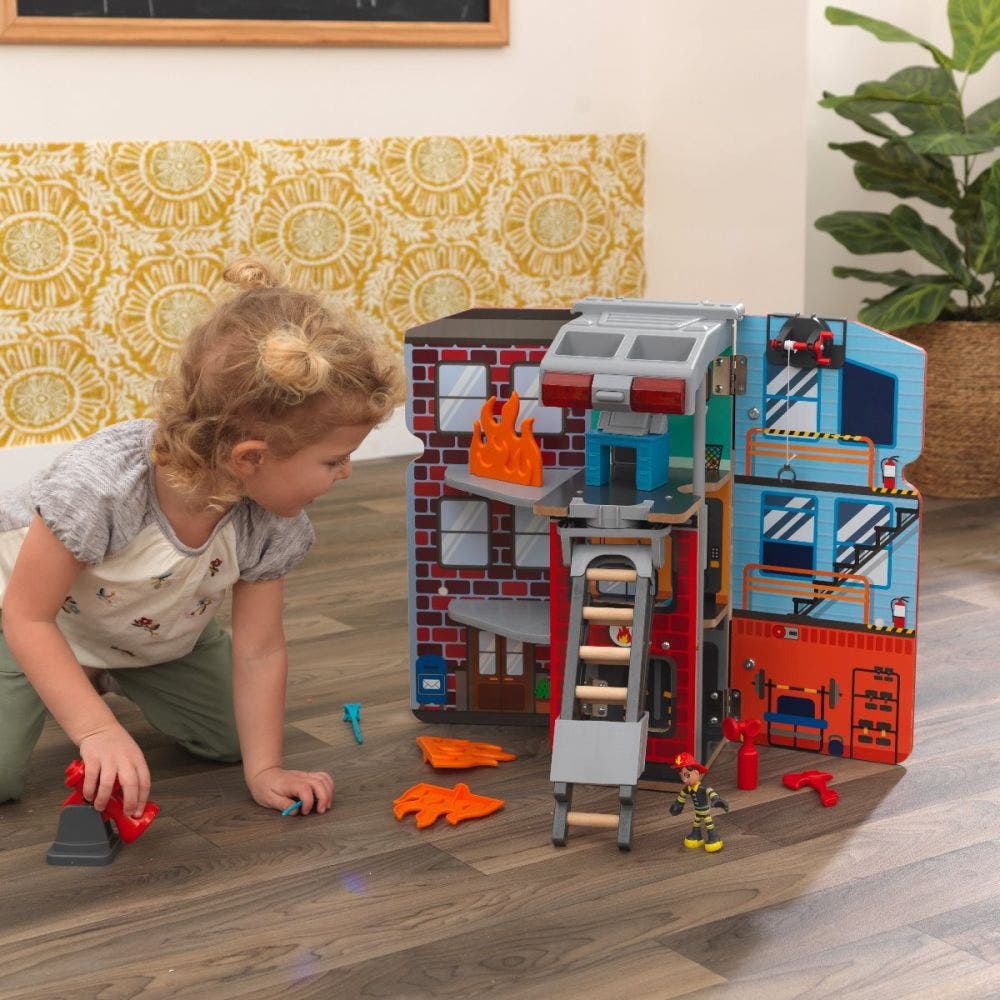 Adventure Bound™: 2-in-1 Transforming Fire Truck Play Set